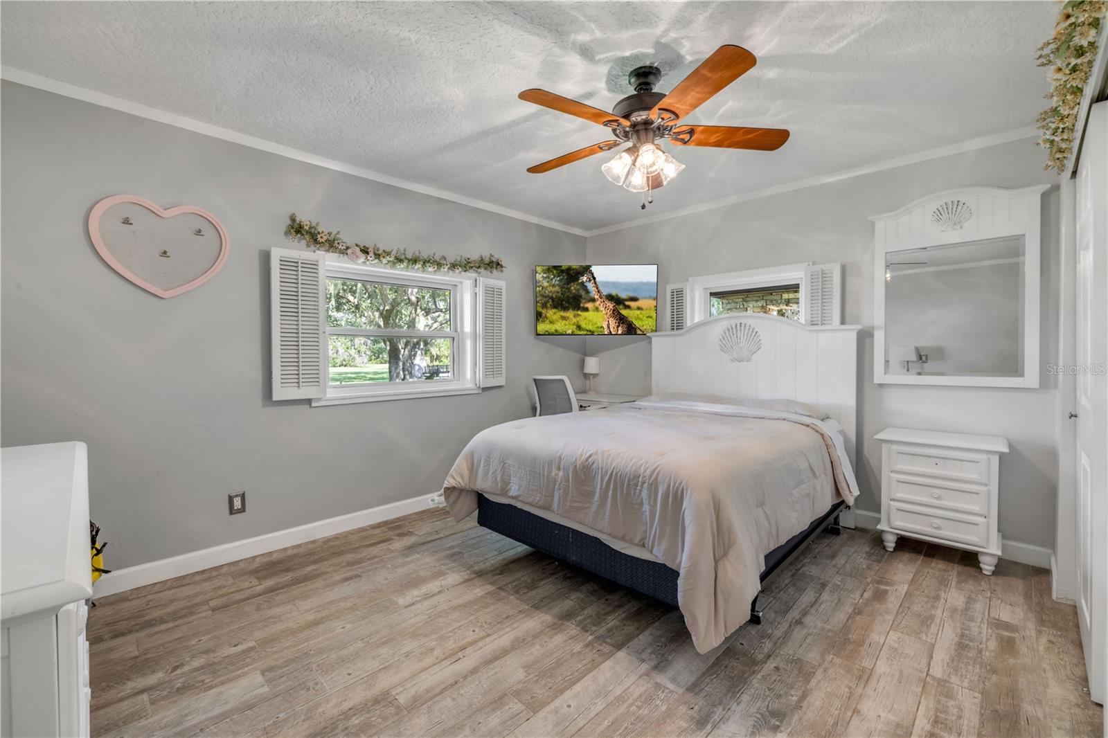 800 HIDDEN OAKS LN