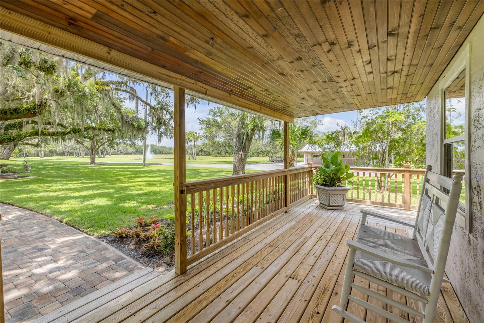 800 HIDDEN OAKS LN