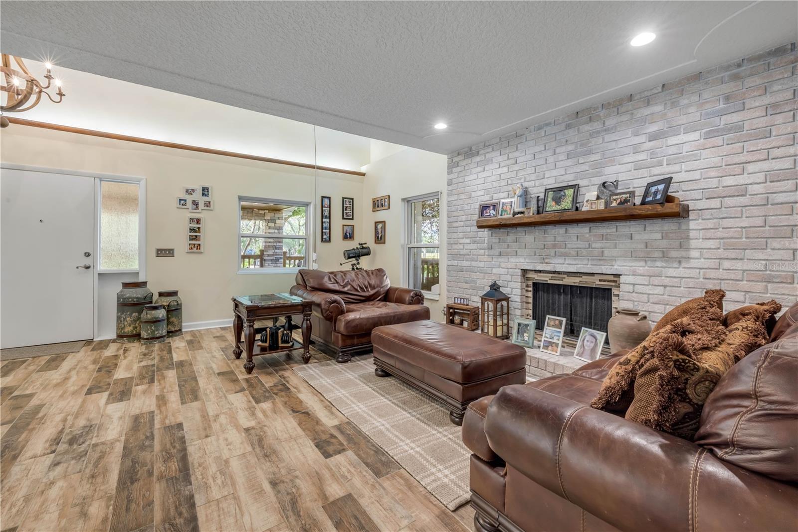 800 HIDDEN OAKS LN