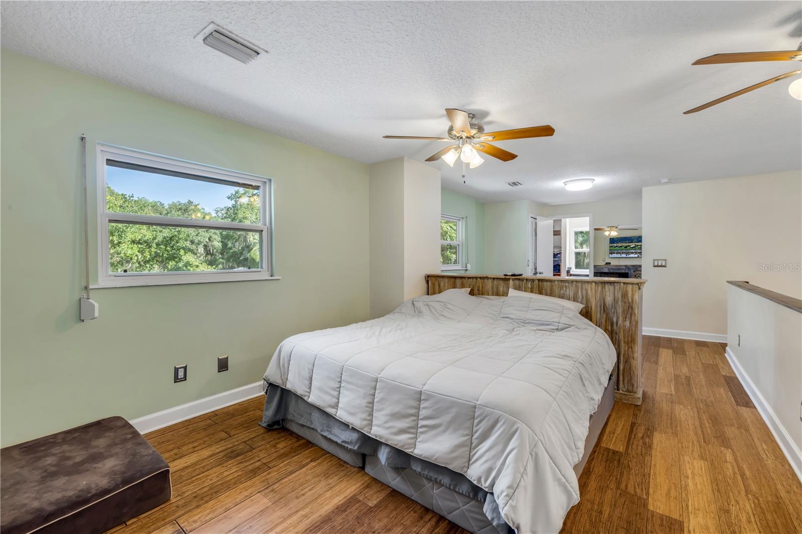 800 HIDDEN OAKS LN