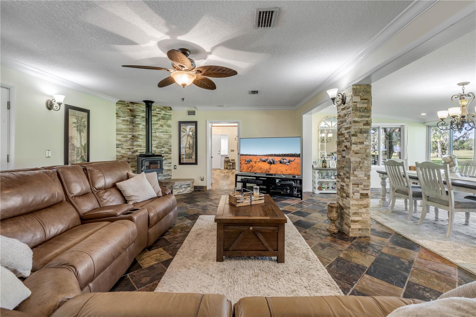 800 HIDDEN OAKS LN