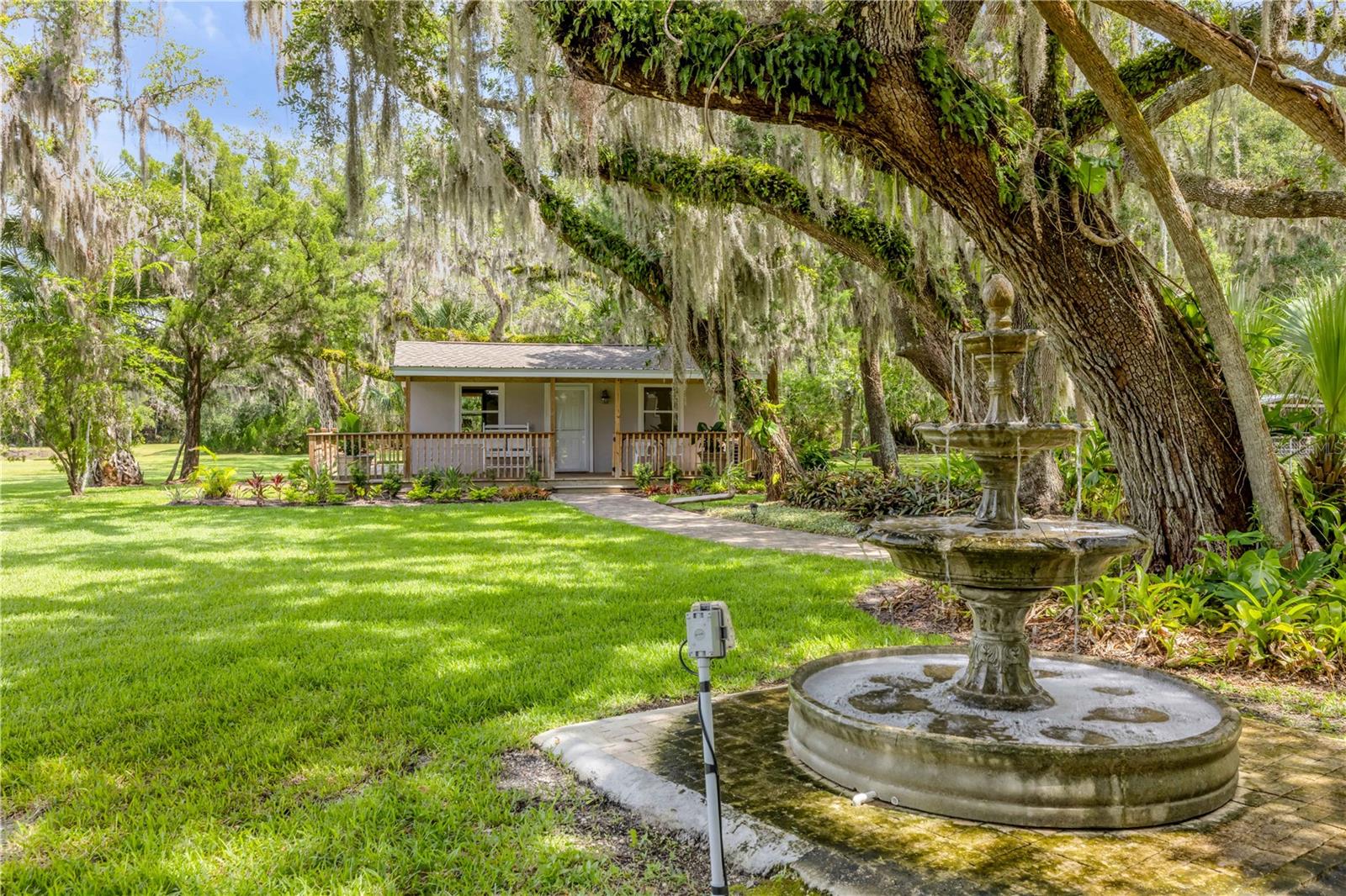800 HIDDEN OAKS LN