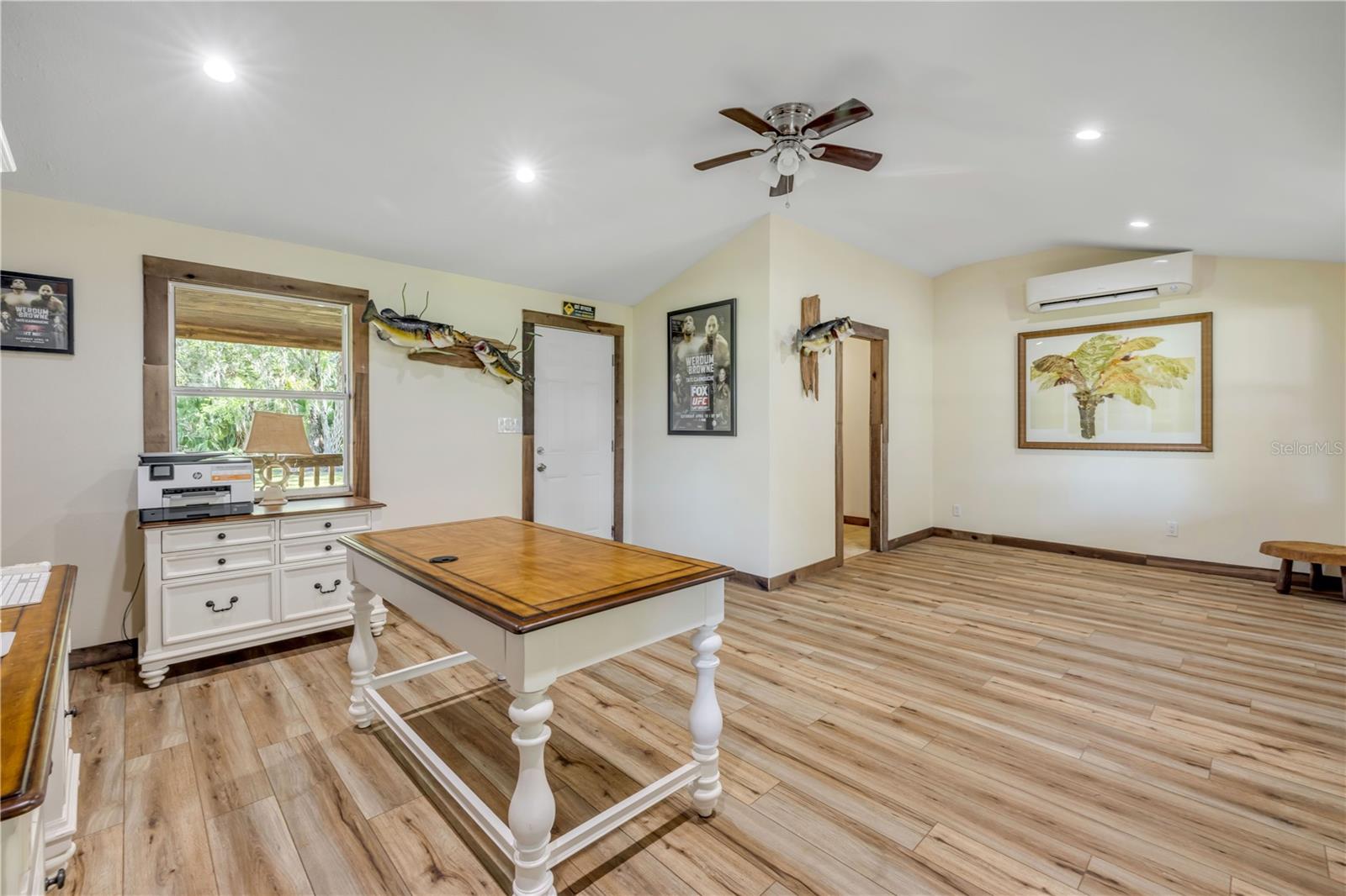 800 HIDDEN OAKS LN