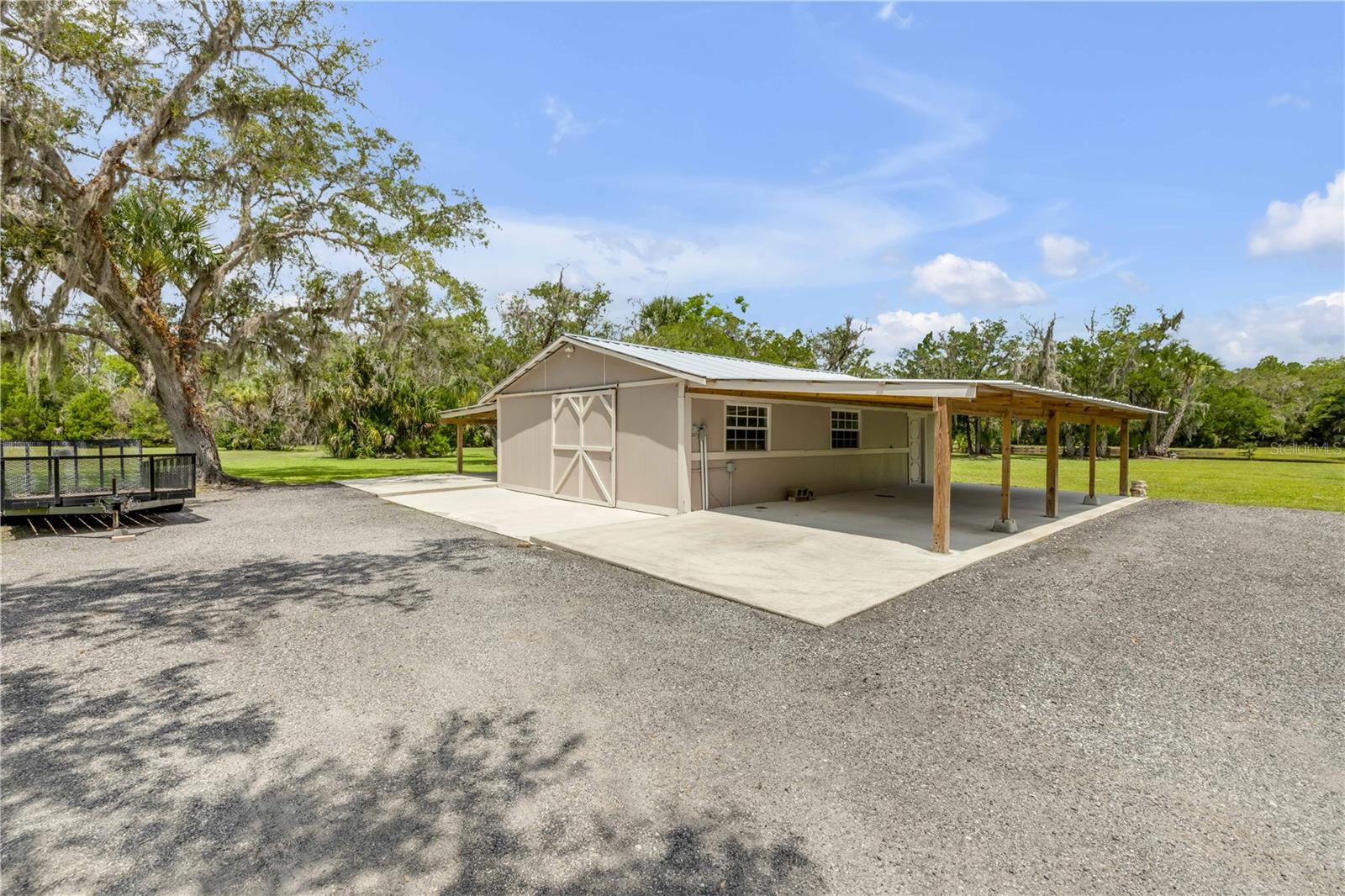 800 HIDDEN OAKS LN