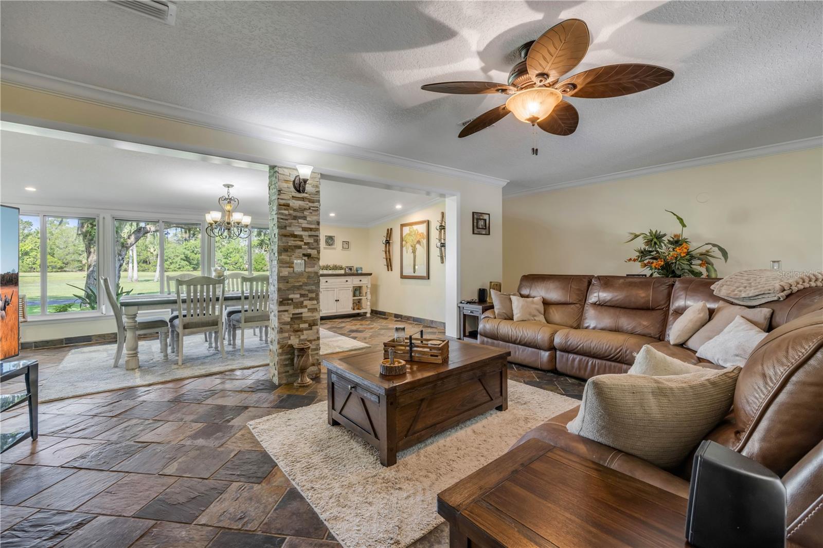 800 HIDDEN OAKS LN