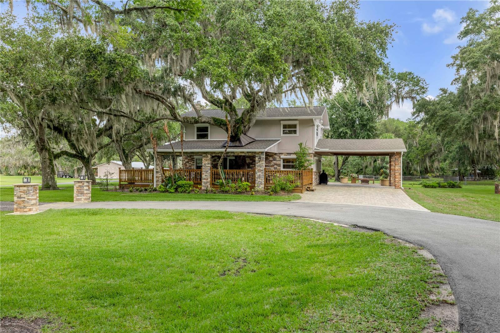 800 HIDDEN OAKS LN