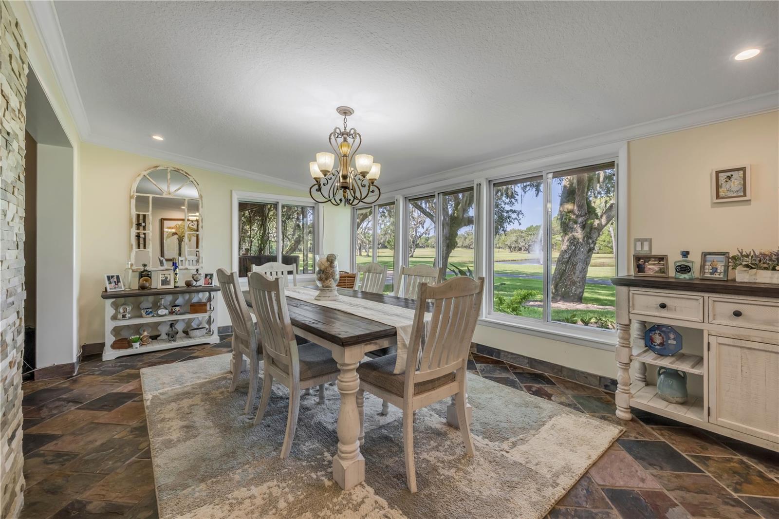 800 HIDDEN OAKS LN
