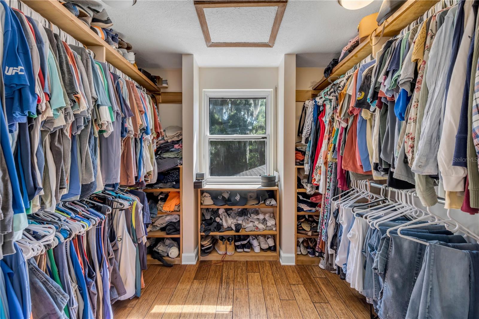 800 HIDDEN OAKS LN