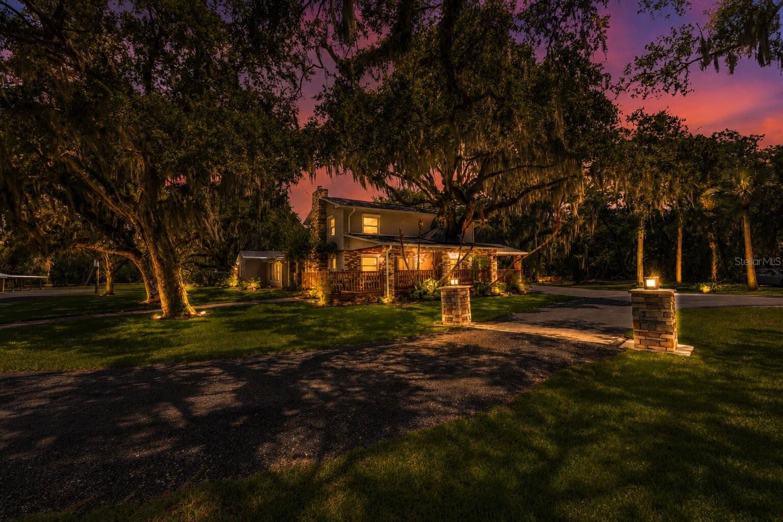 800 HIDDEN OAKS LN
