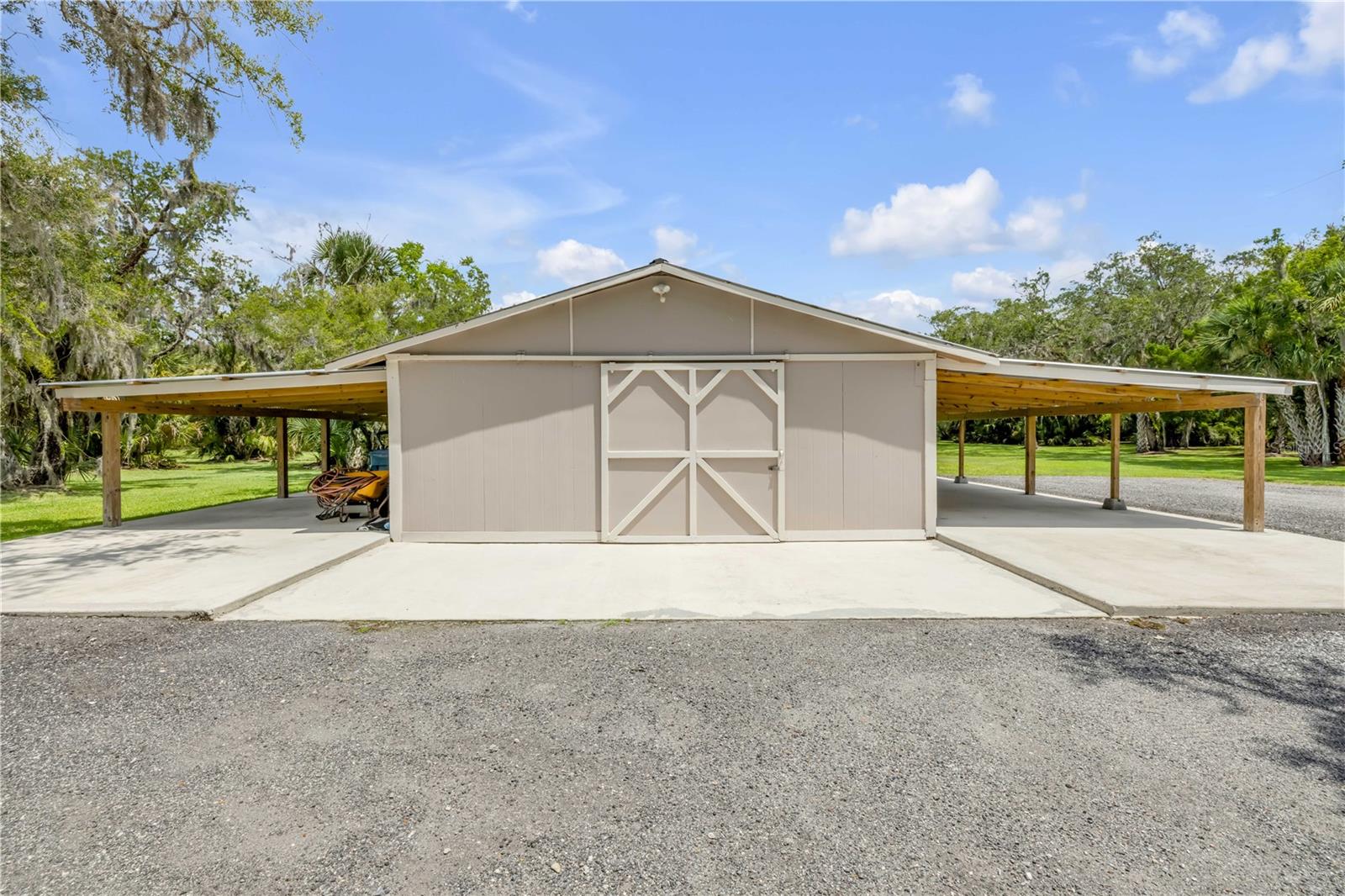 800 HIDDEN OAKS LN