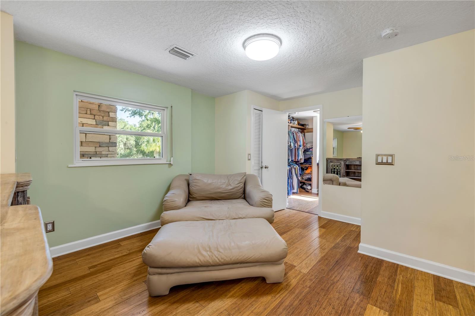 800 HIDDEN OAKS LN