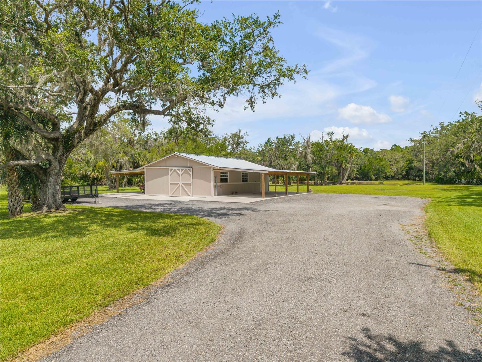 800 HIDDEN OAKS LN