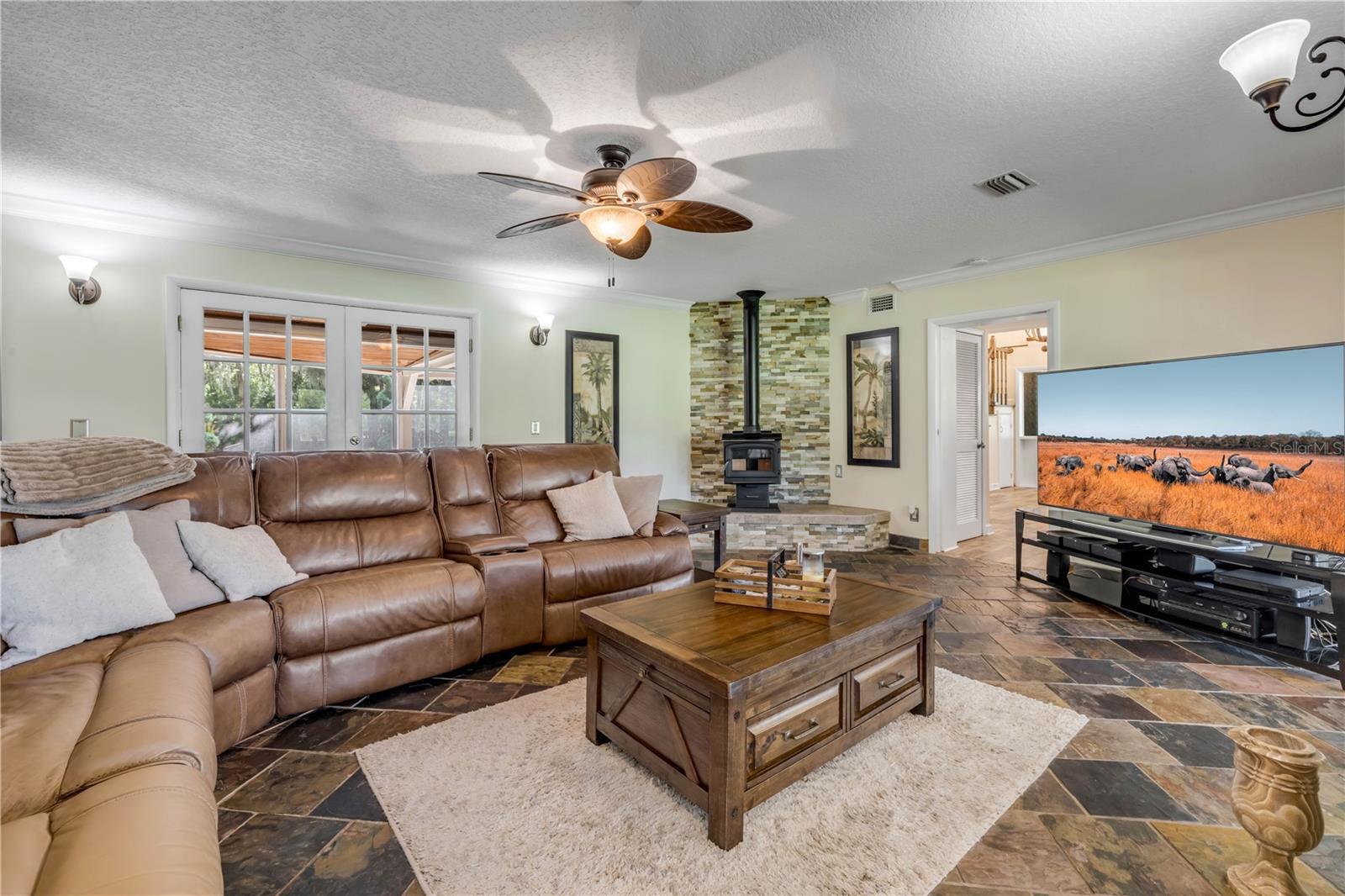 800 HIDDEN OAKS LN