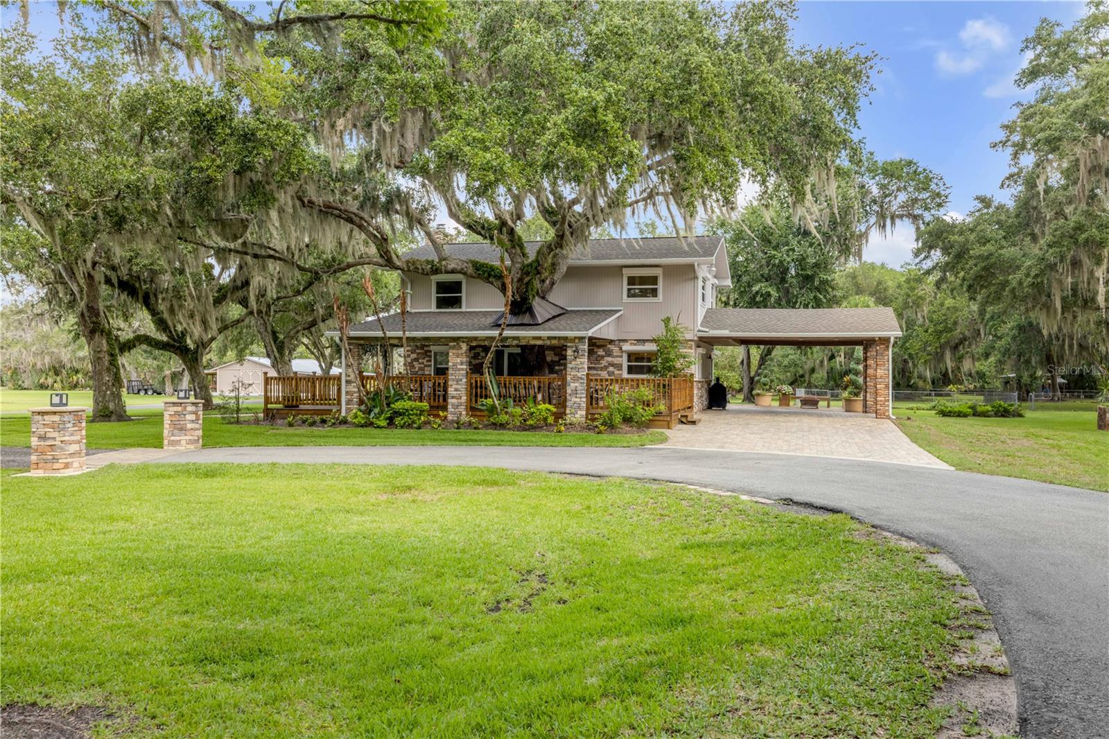 800 HIDDEN OAKS LN