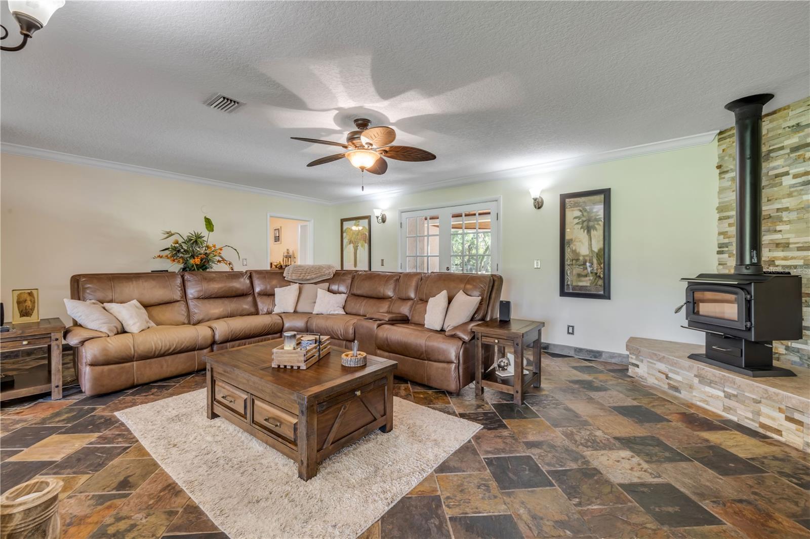800 HIDDEN OAKS LN