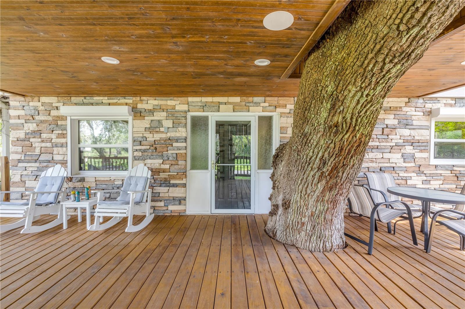 800 HIDDEN OAKS LN