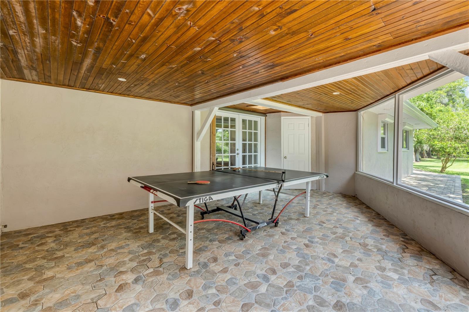 800 HIDDEN OAKS LN