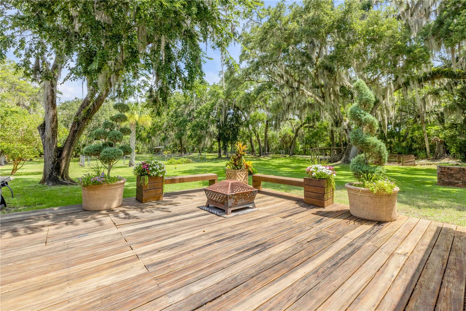 800 HIDDEN OAKS LN