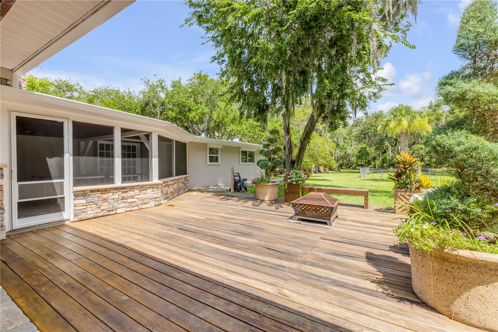 800 HIDDEN OAKS LN