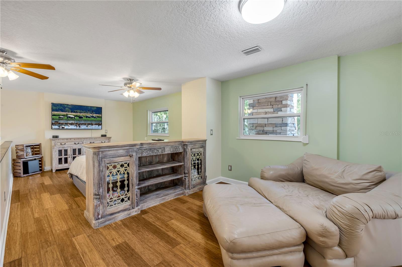 800 HIDDEN OAKS LN