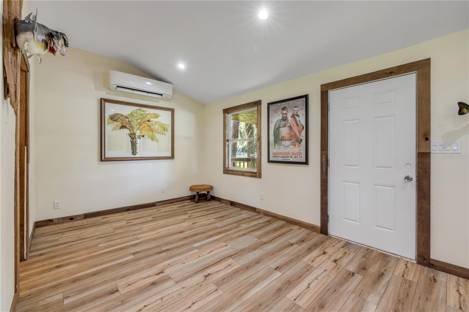 800 HIDDEN OAKS LN