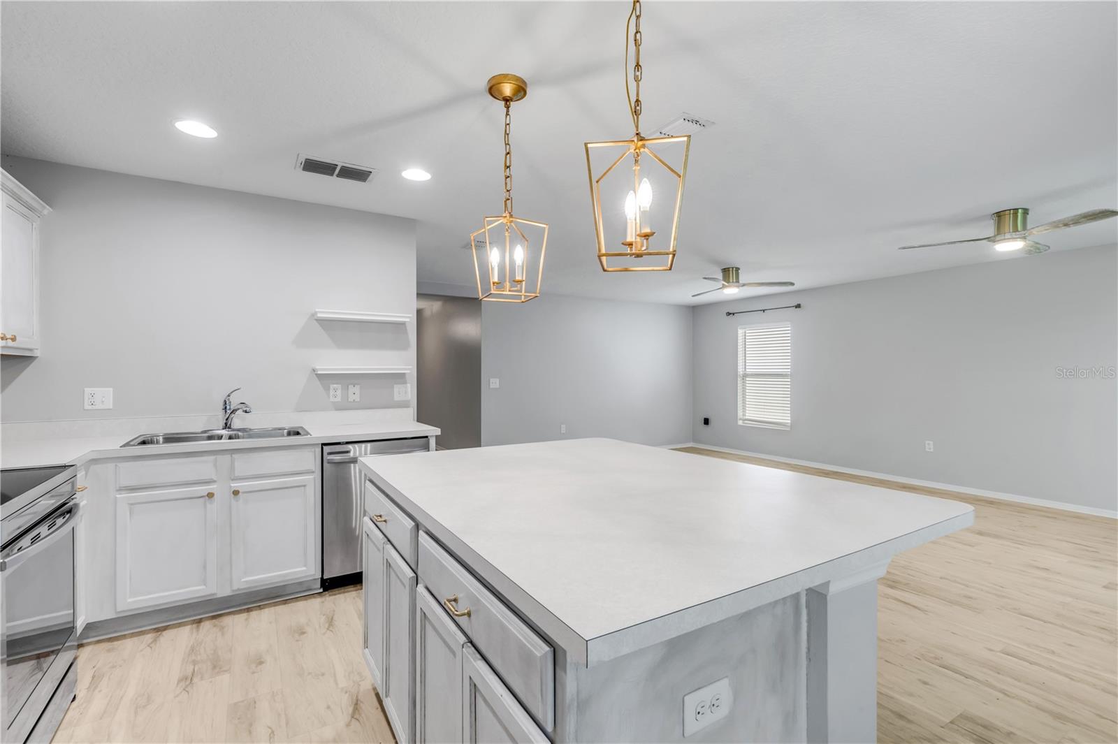 550 AEOLIAN DR