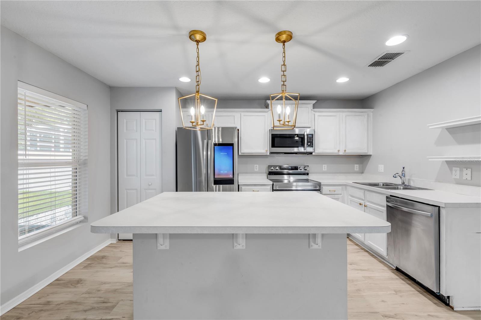 550 AEOLIAN DR