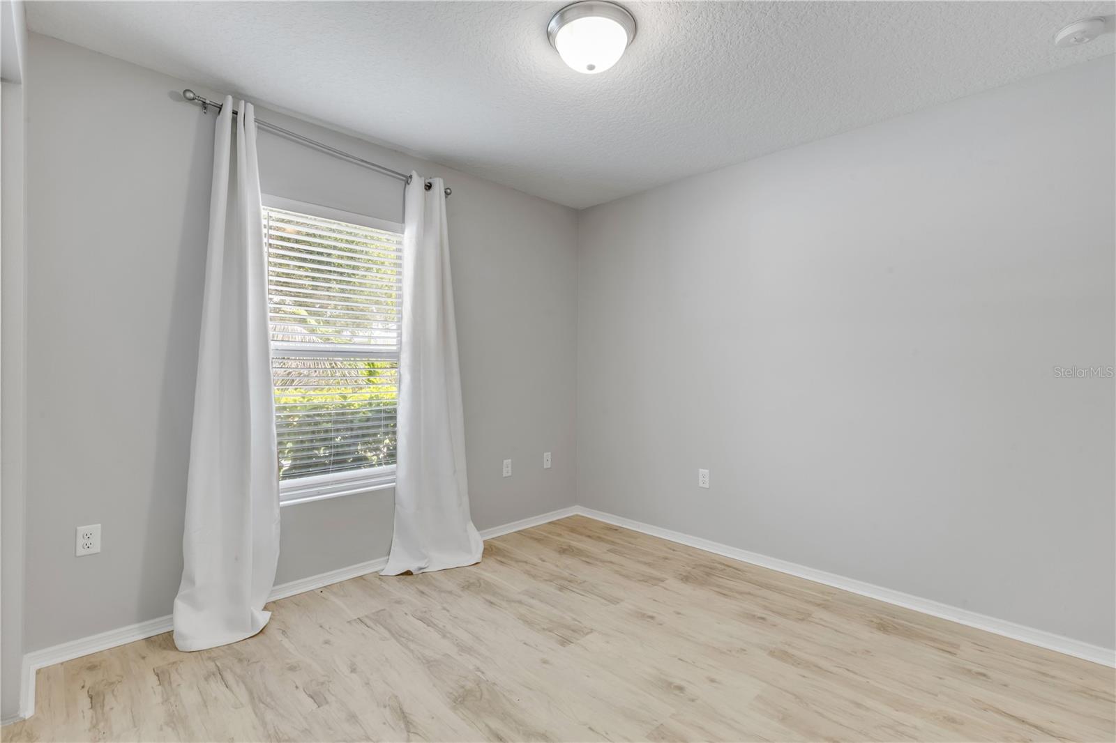 550 AEOLIAN DR