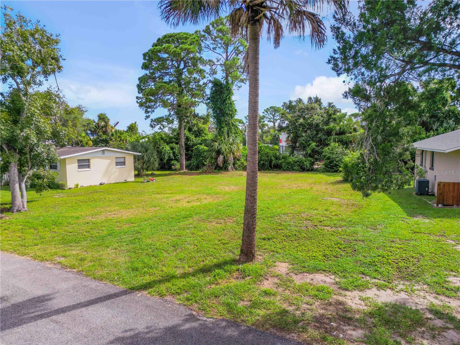 1715 EDGEWATER DR
