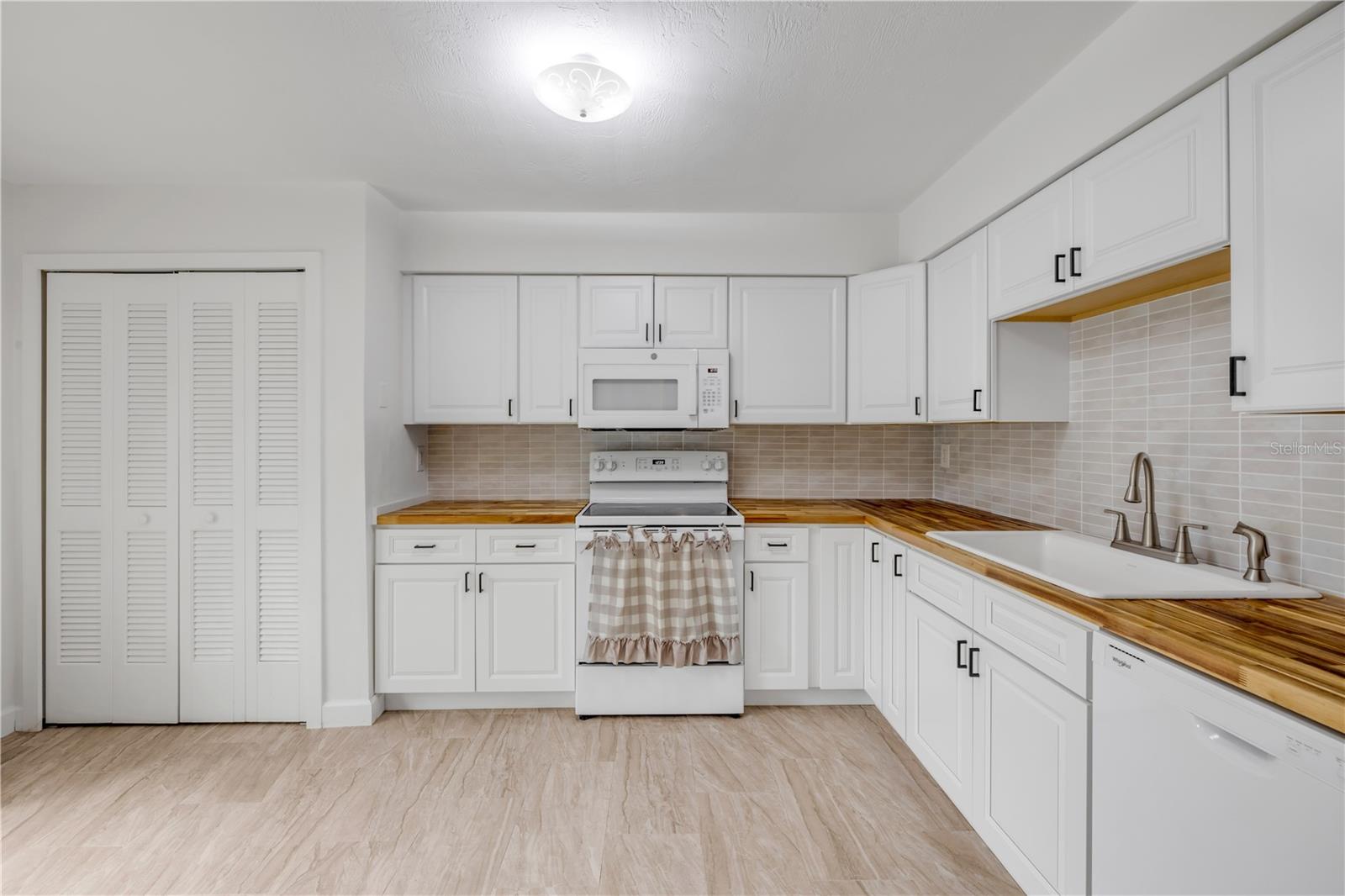 921 ASPEN DR