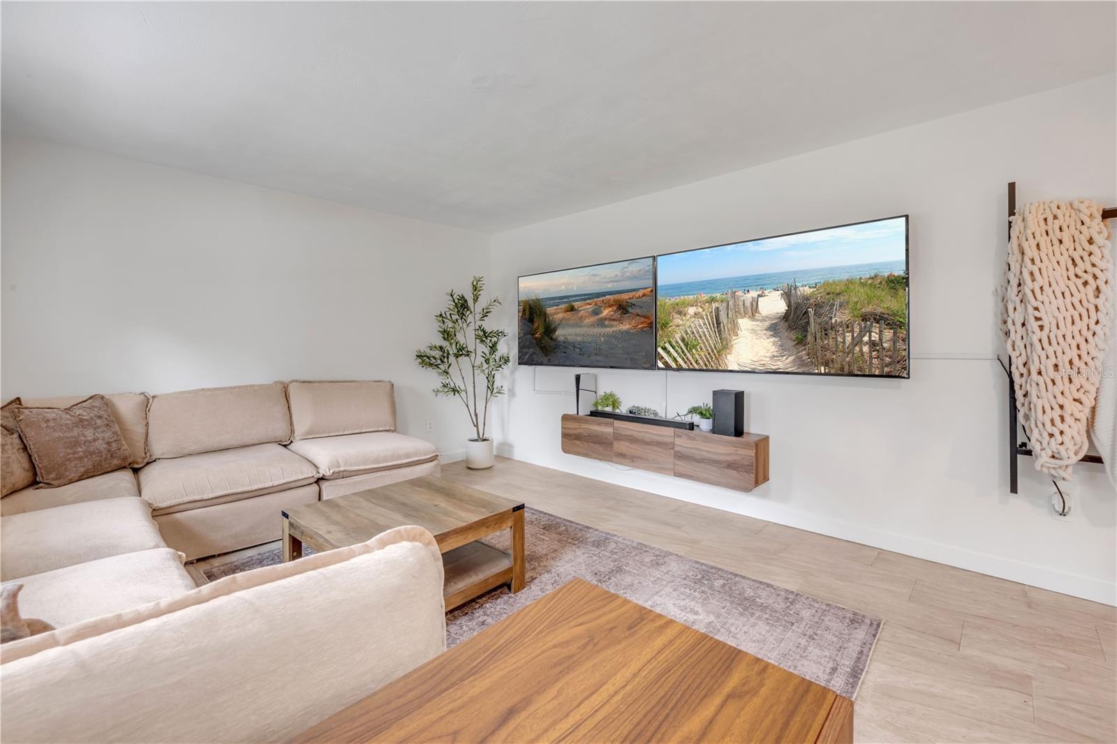 921 ASPEN DR