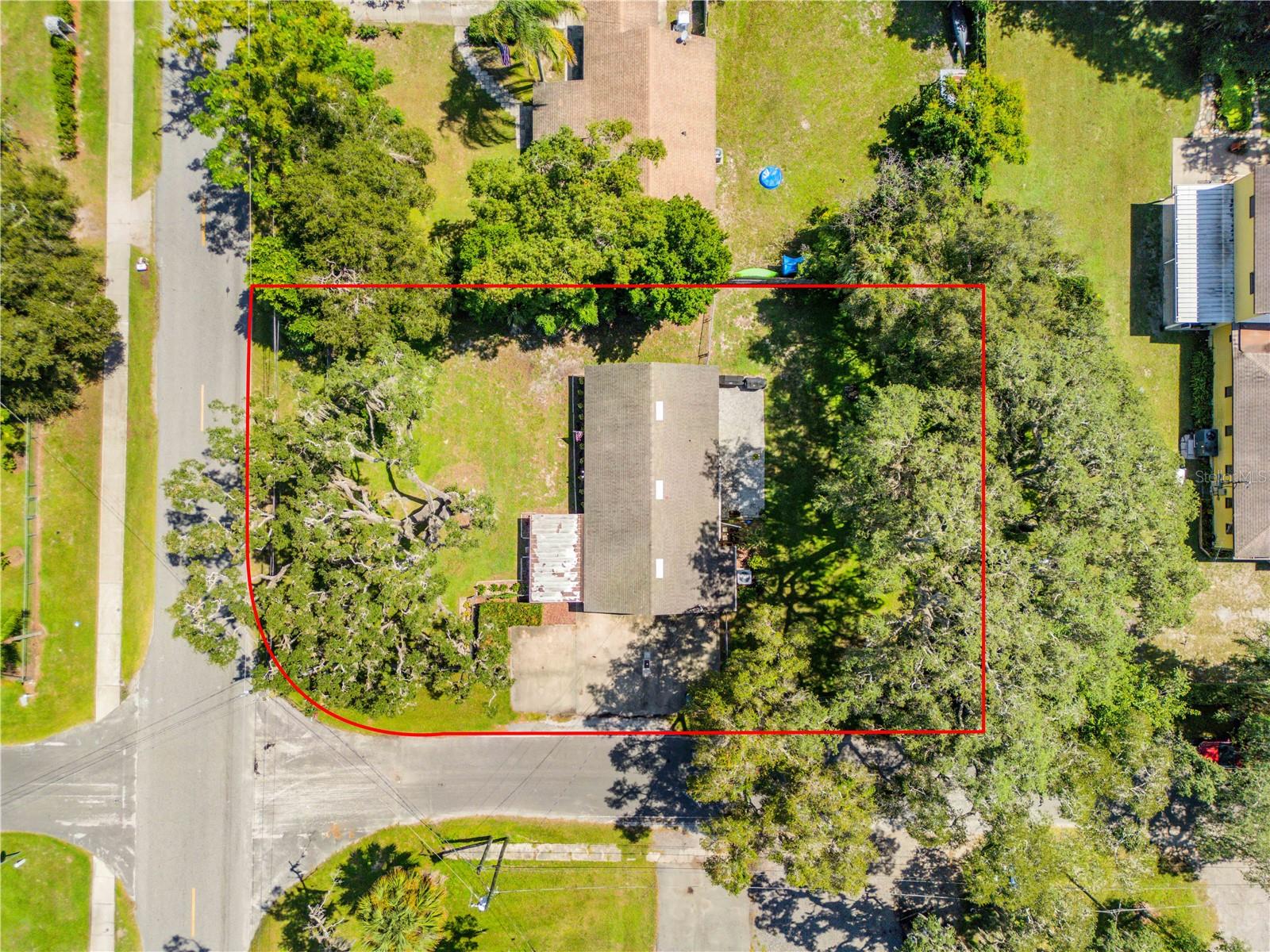 1402 E VOORHIS AVE