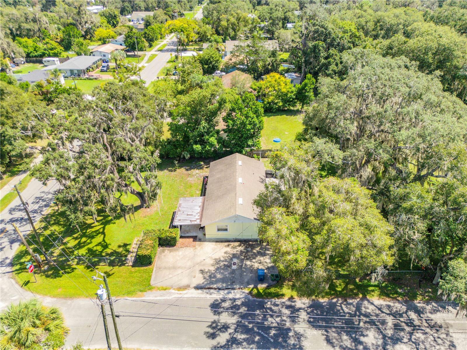 1402 E VOORHIS AVE