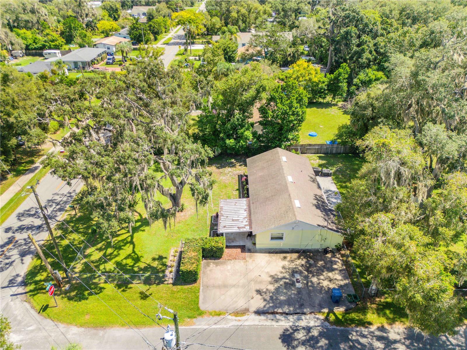 1402 E VOORHIS AVE