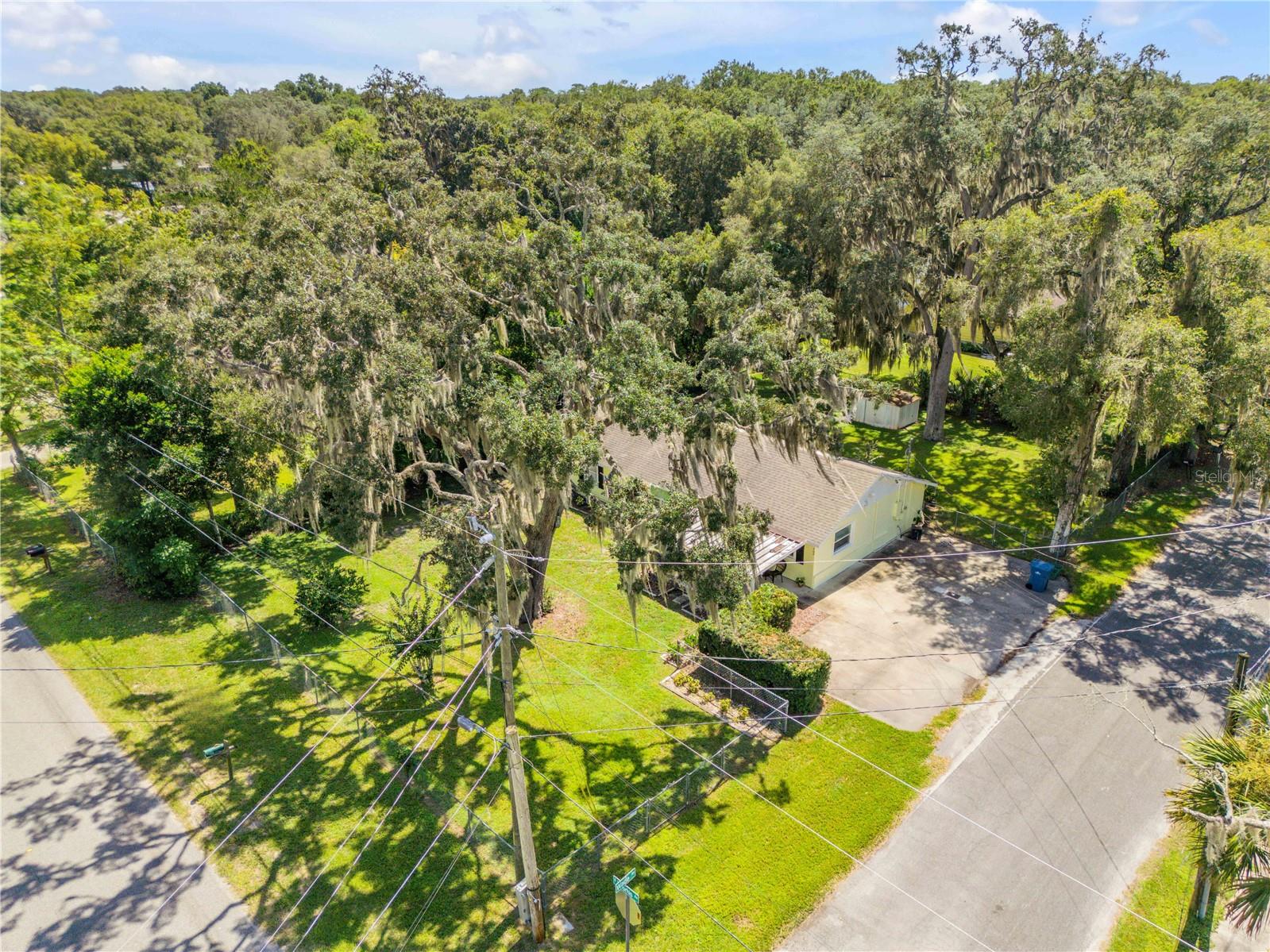 1402 E VOORHIS AVE