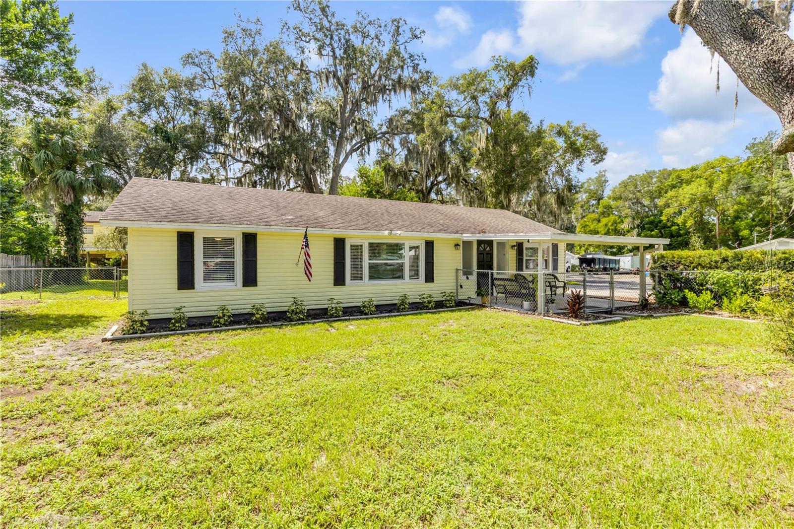 1402 E VOORHIS AVE
