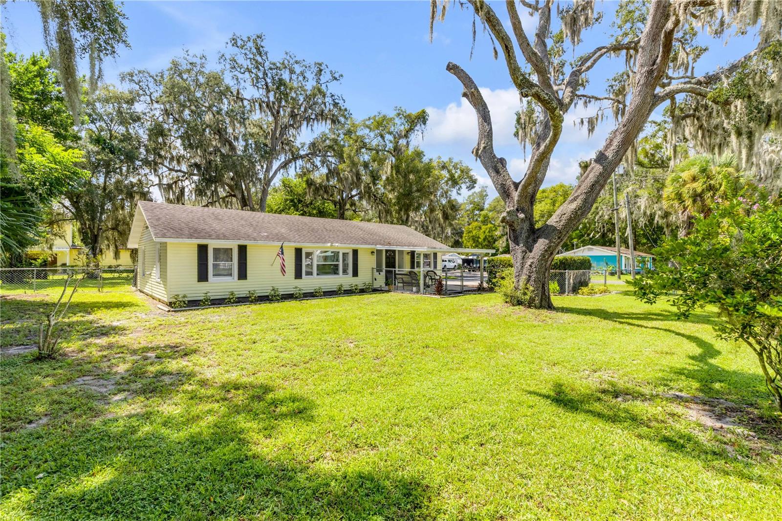 1402 E VOORHIS AVE