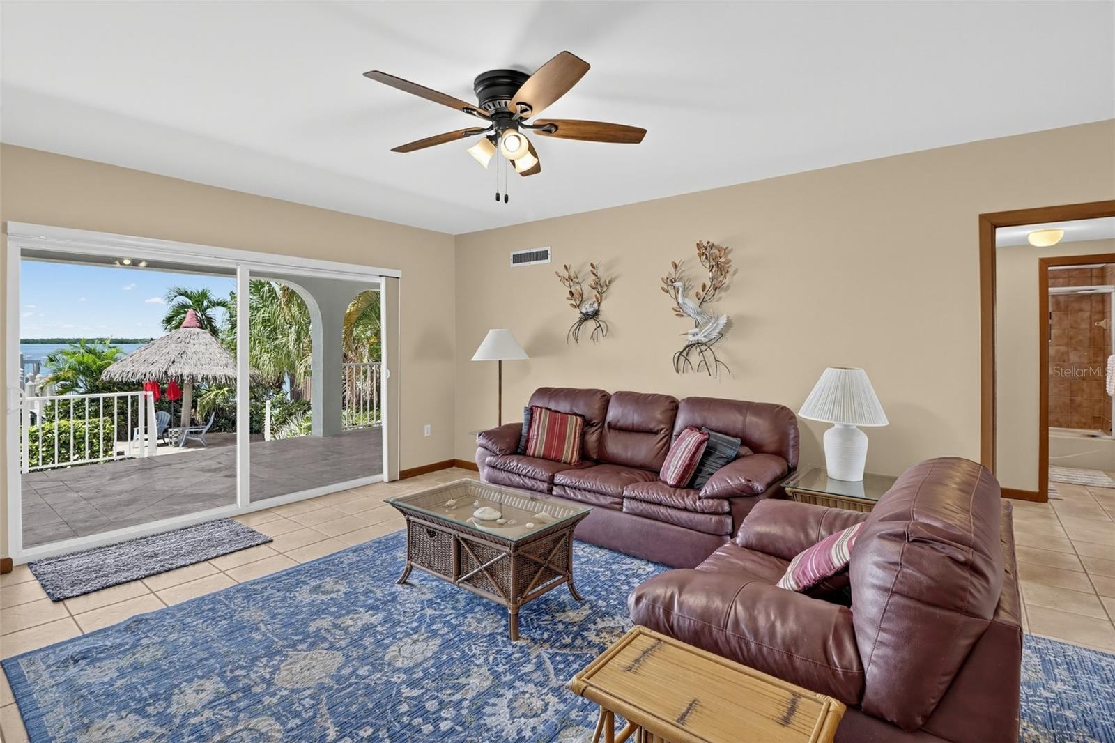 422 HARBOUR DR