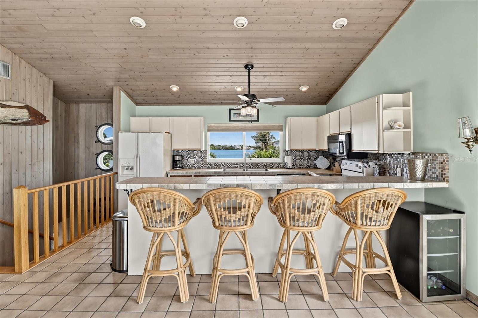 422 HARBOUR DR