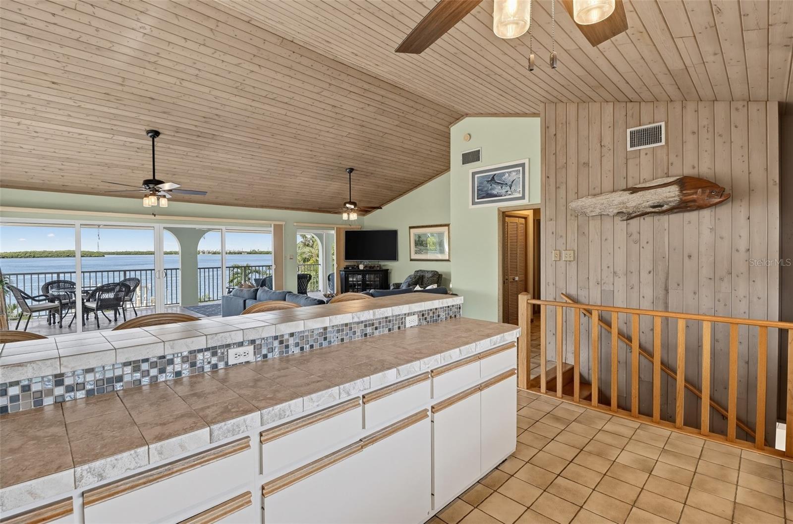 422 HARBOUR DR
