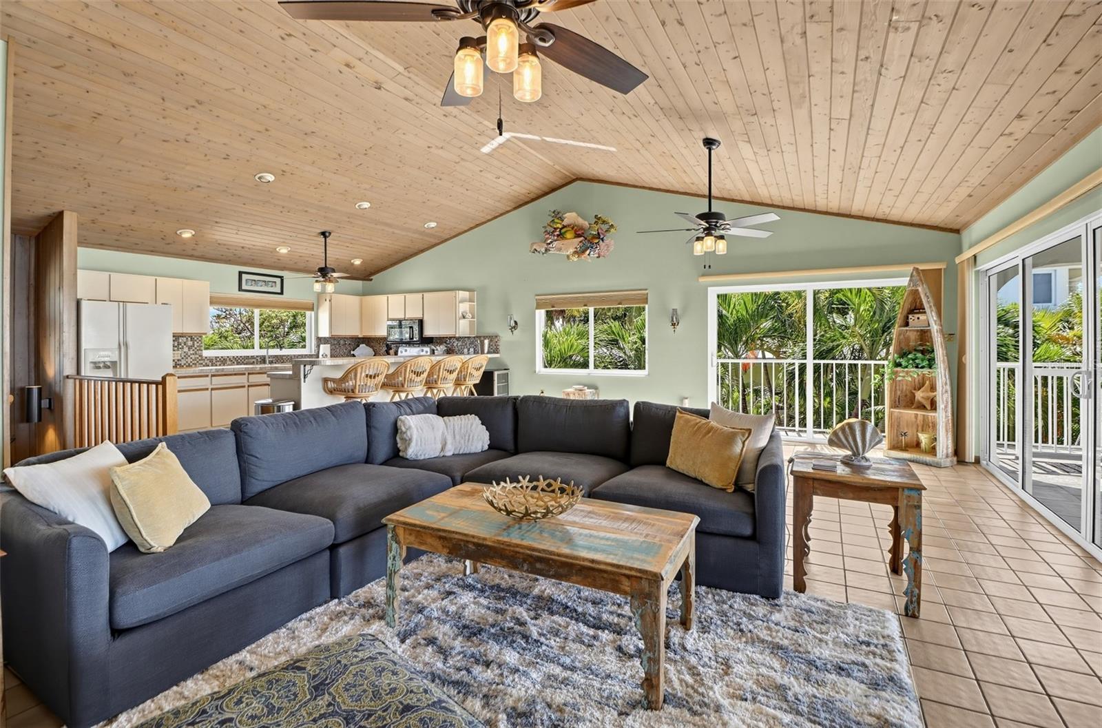 422 HARBOUR DR
