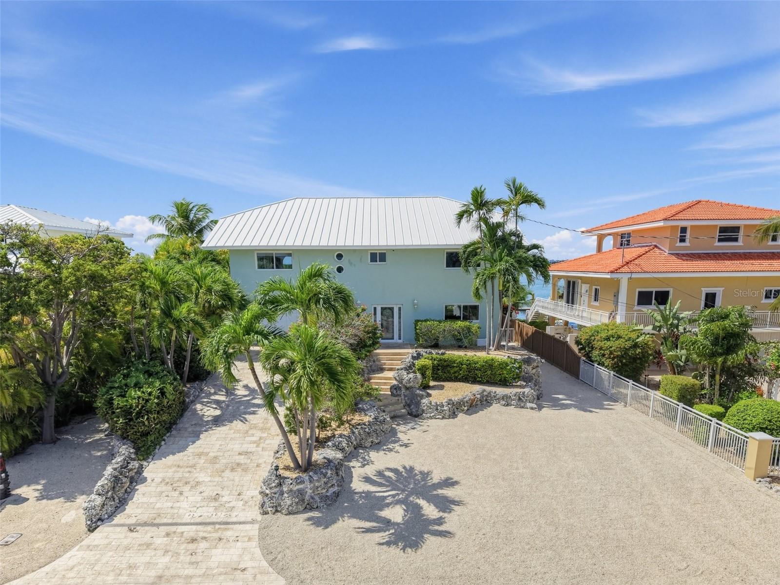 422 HARBOUR DR