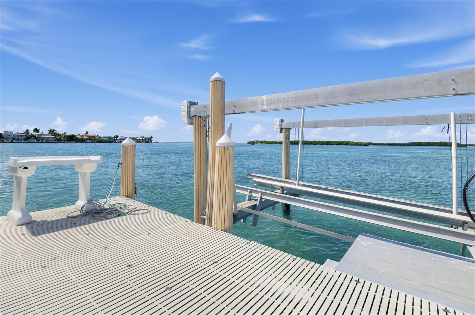 422 HARBOUR DR