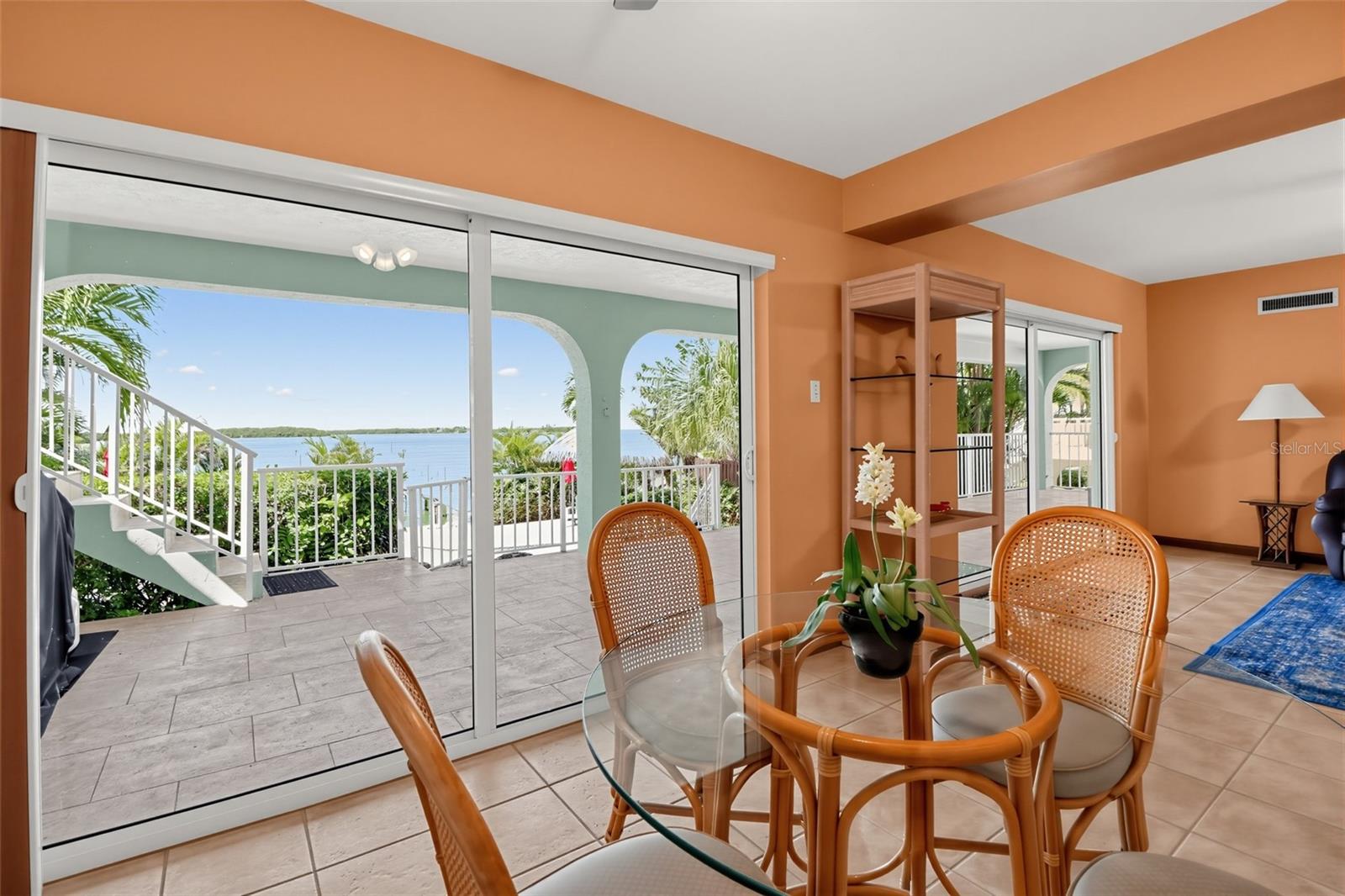 422 HARBOUR DR