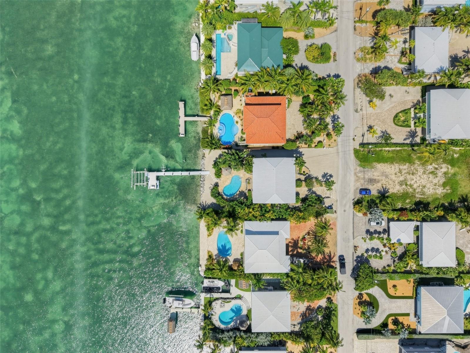 422 HARBOUR DR