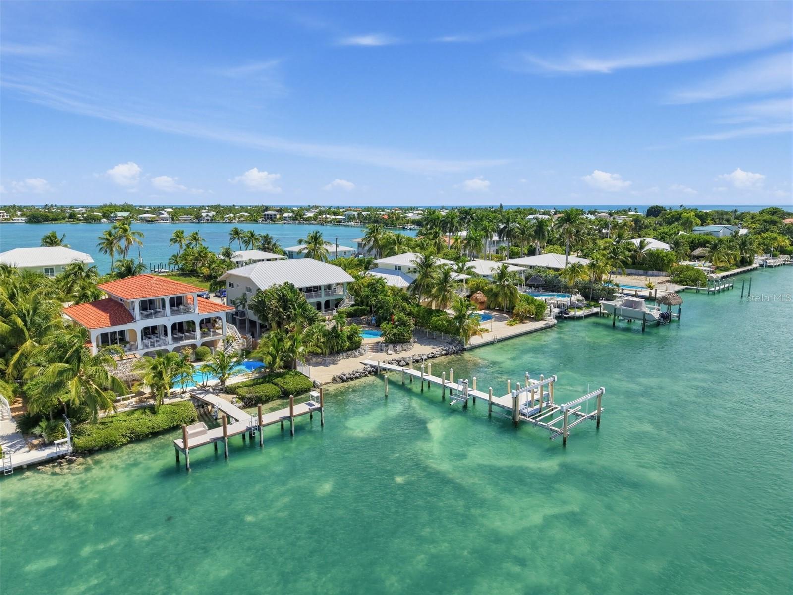 422 HARBOUR DR
