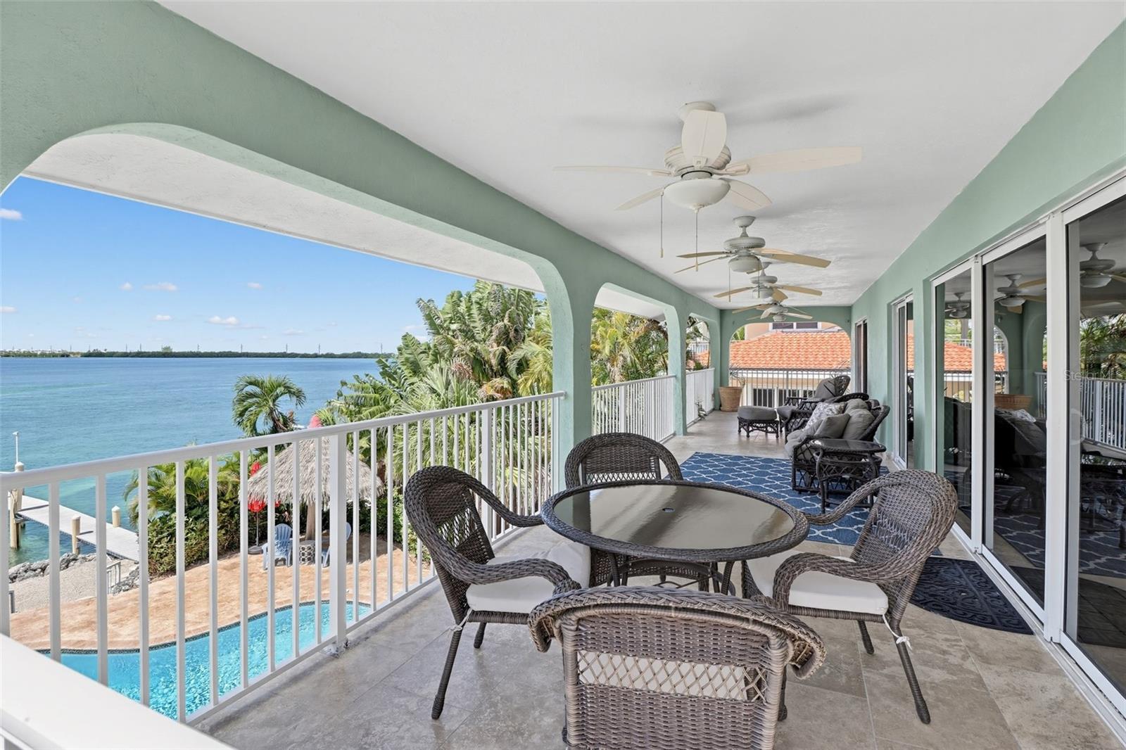 422 HARBOUR DR