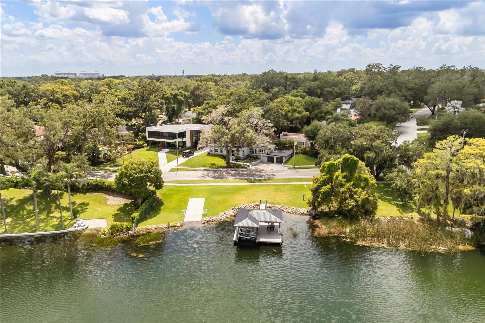 808 EDGEWATER DR