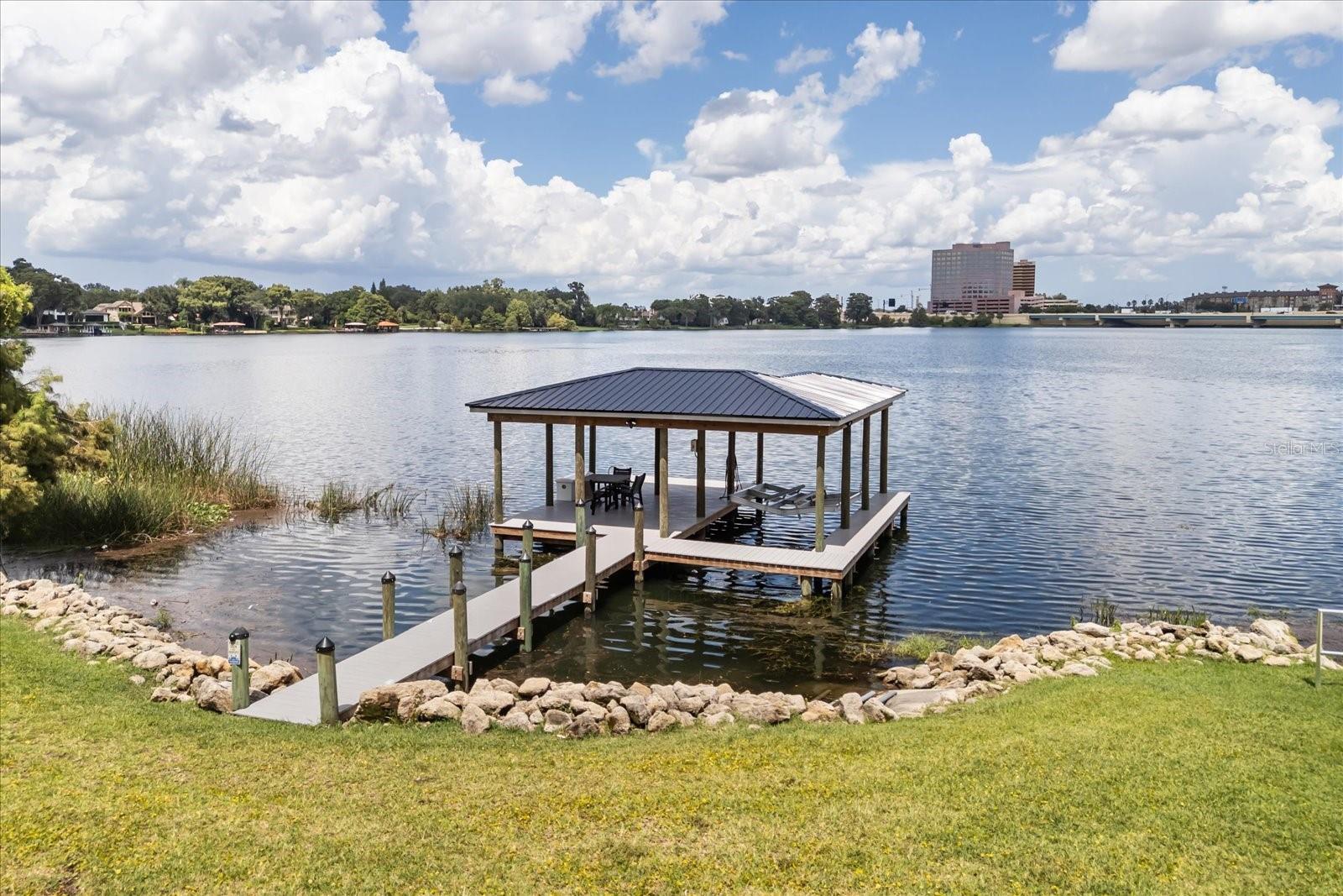 808 EDGEWATER DR