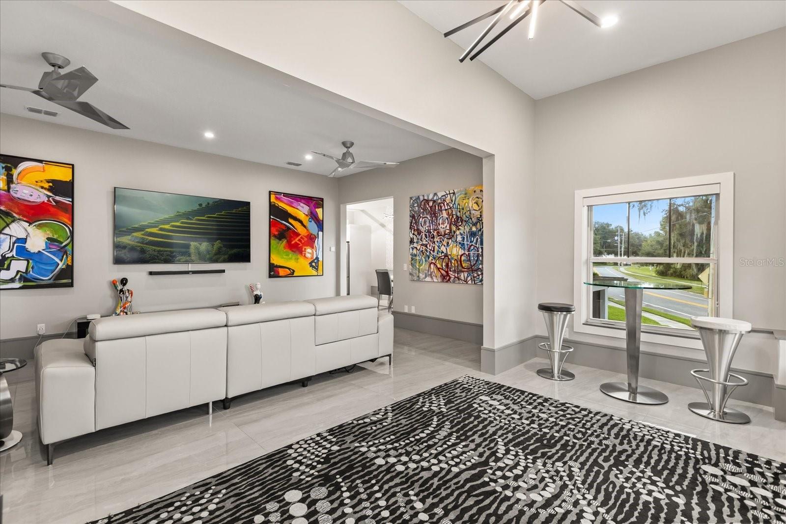 808 EDGEWATER DR